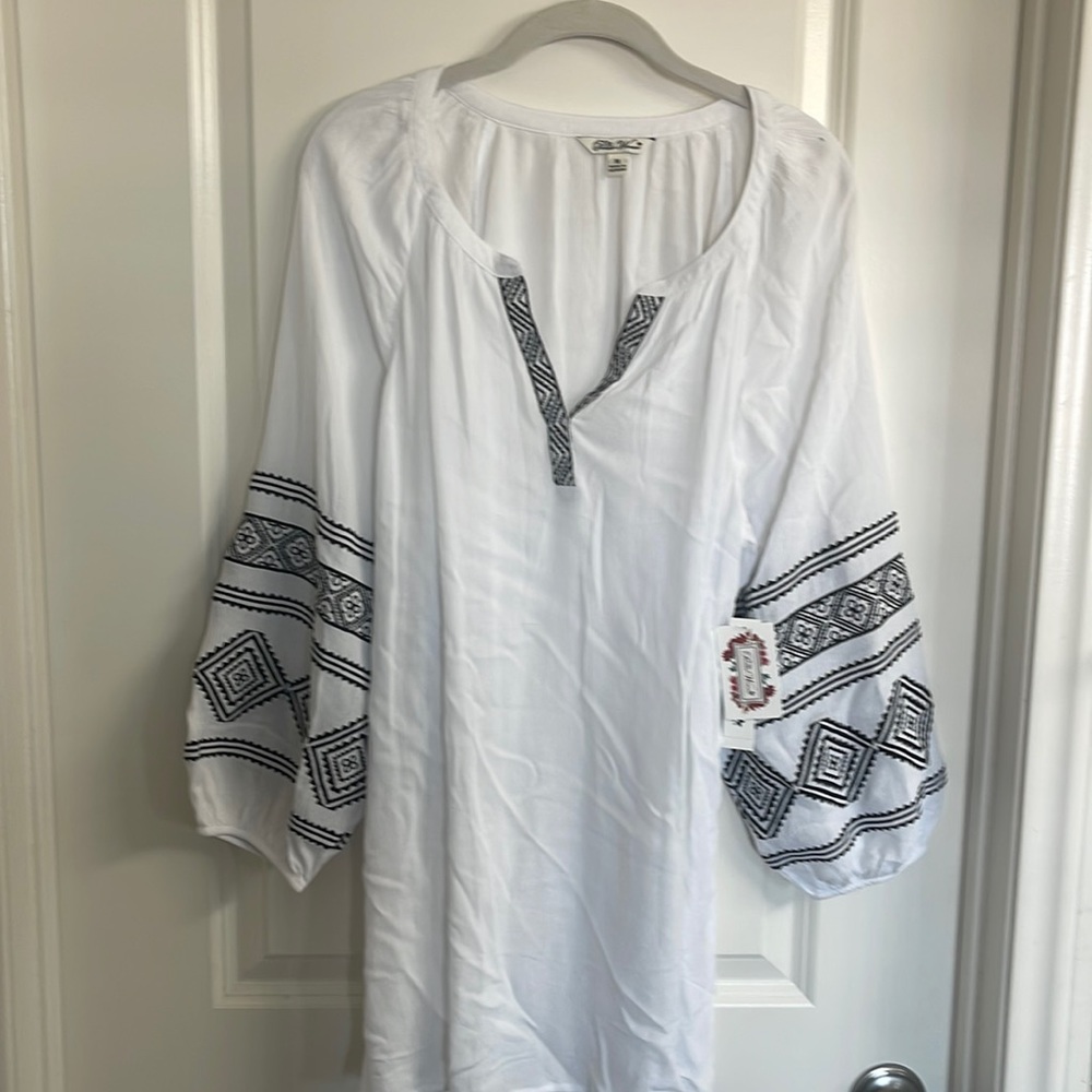 NWT White & Black Tunic Style Top with Embroidery